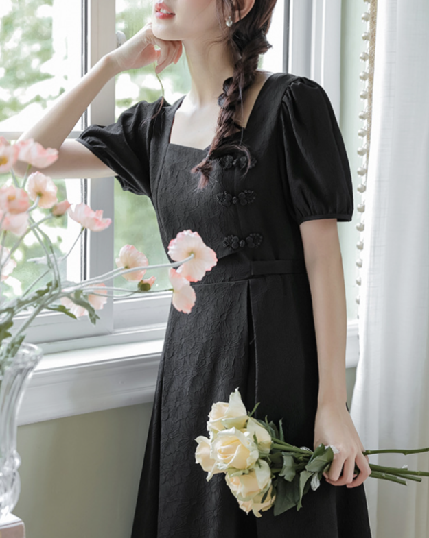 China dress with black fan_A0301