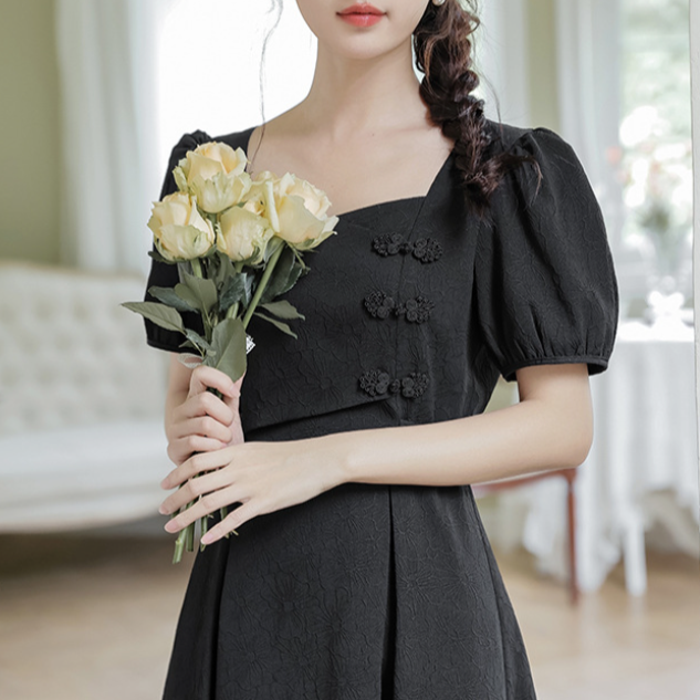 China dress with black fan_A0301