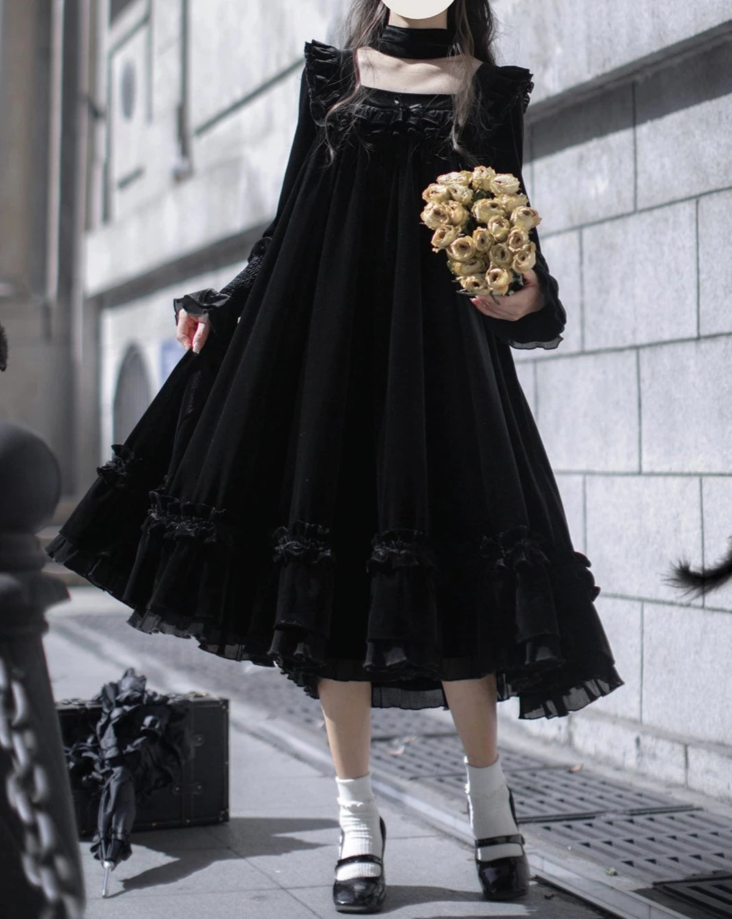 黒曜のフリルワンピース_A0360