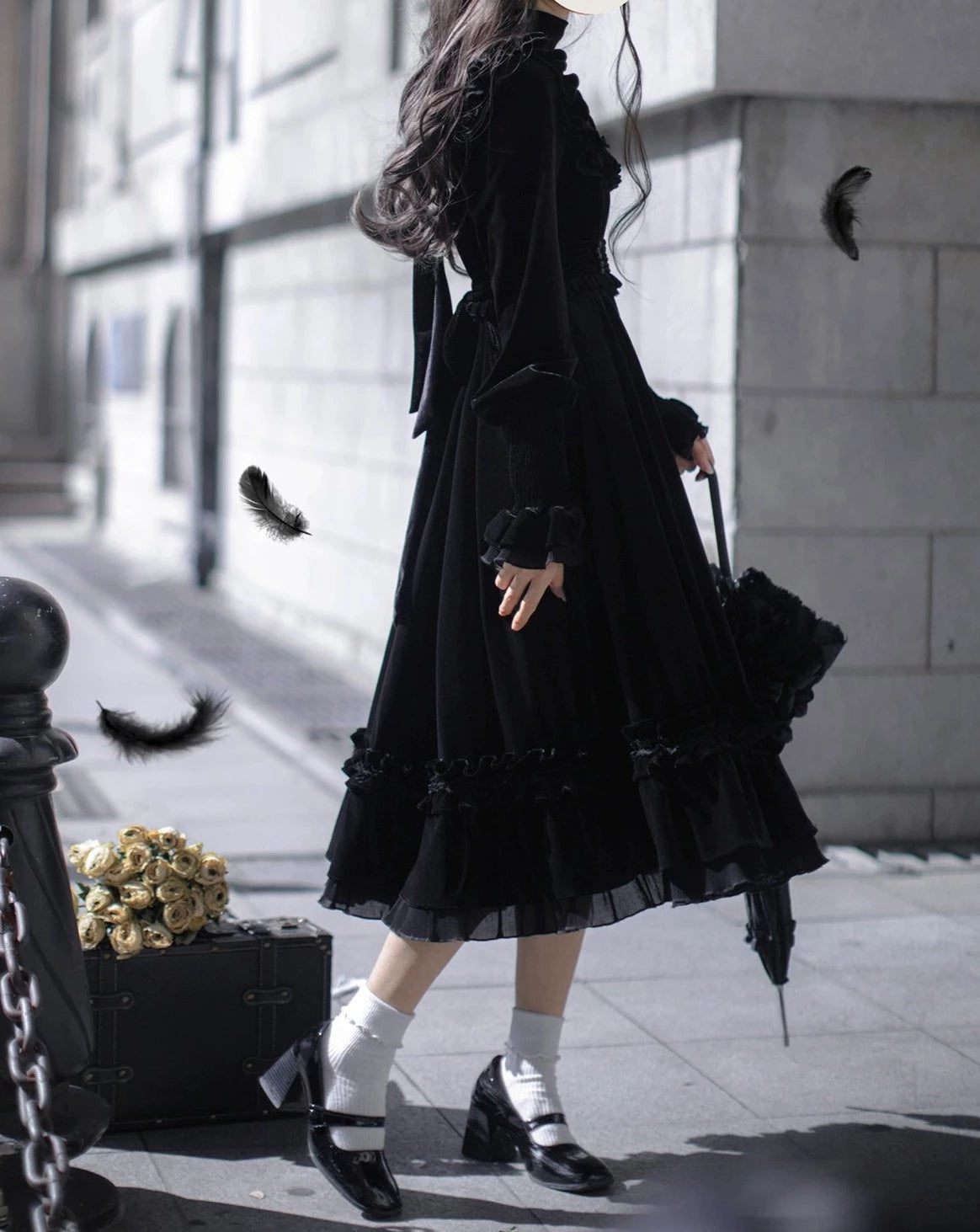 黒曜のフリルワンピース_A0360